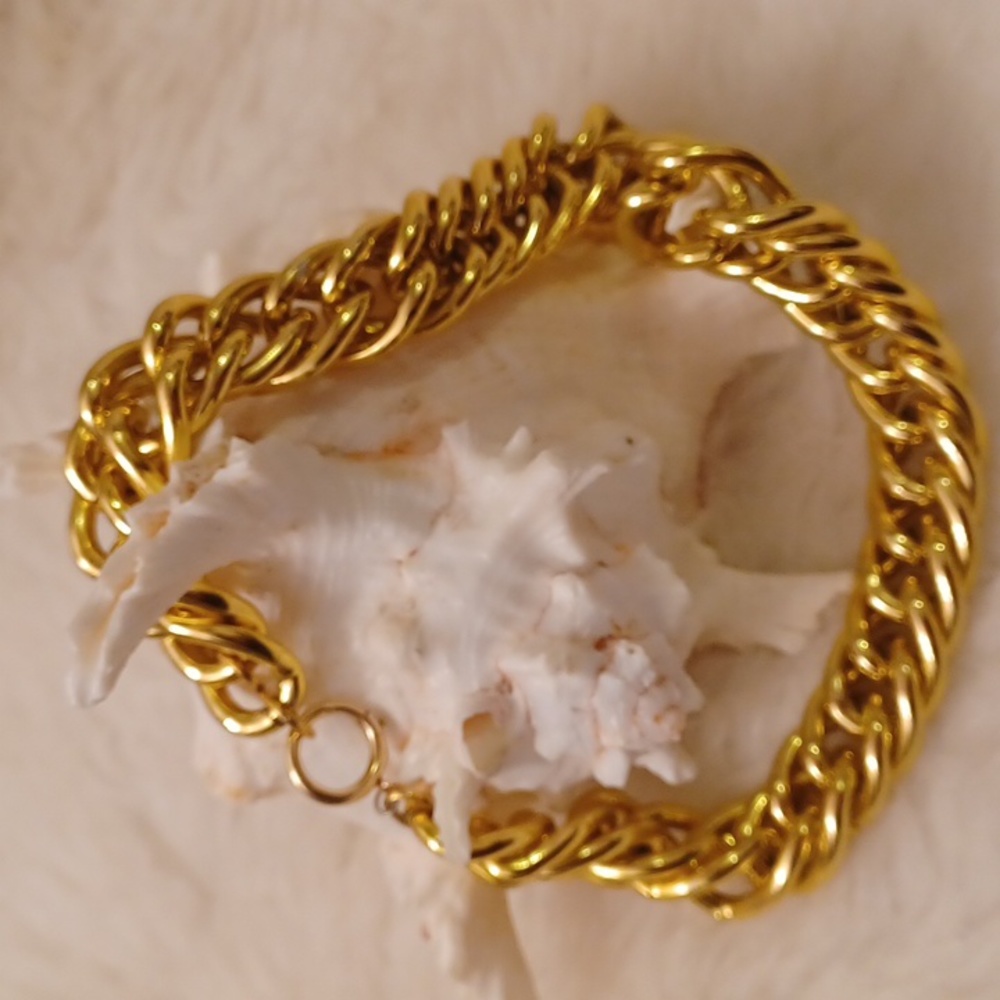 Vintage, chunky, gold-filled chain.